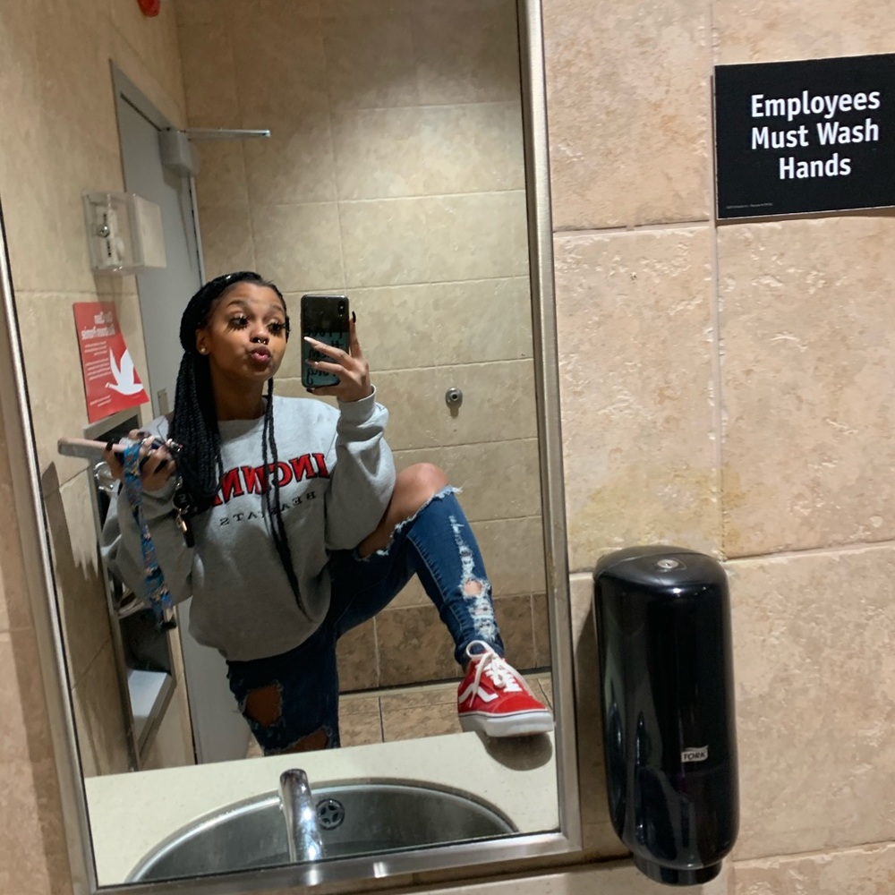 Meet your Posher, Aniya